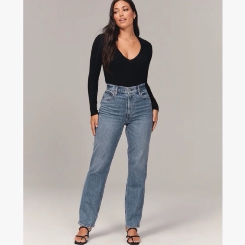 Abercrombie 90s Straight Ultra High Rise